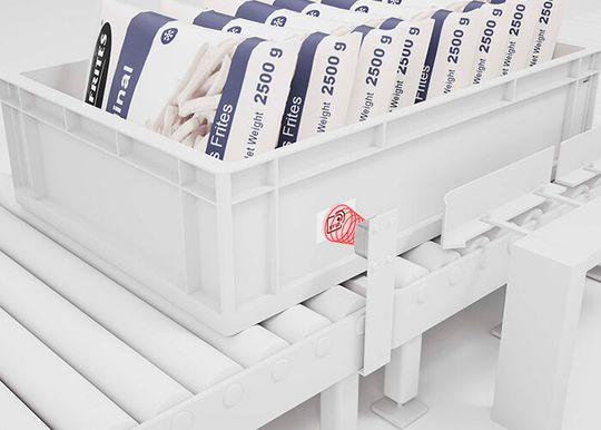 Bei der Identifikation von Kisten in der Intralogistik reicht der Anwendungsbereich der neuen RFID-Leser in den Tiefkühlbereich bis -32 Grad Celsius.(Bild:  Leuze)