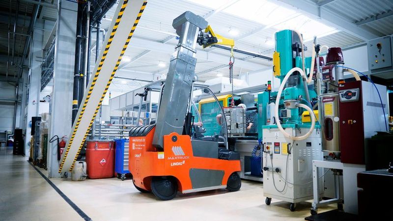 Der „MaxTruck 2T“ wird vom finnischen Gabelstaplerhersteller Maxtruck AB in Frösön hergestellt. (Lindig Fördertechnik)