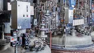 Pigmentproduktion bei Heubach - das Spezialchemie-Unternehmen nutzt KI für PID-Daten, um damit Instandhaltung, Engineering und Produktivität zu verbessern.  (Bild: Heubach)
