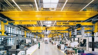 Die Spezialisten für Schwergewichte: Prozesskrane sorgen beispielsweise für den sicheren und effizienten Werkzeugwechsel. (Bilder: DEMAG) (Archiv: Vogel Business Media)