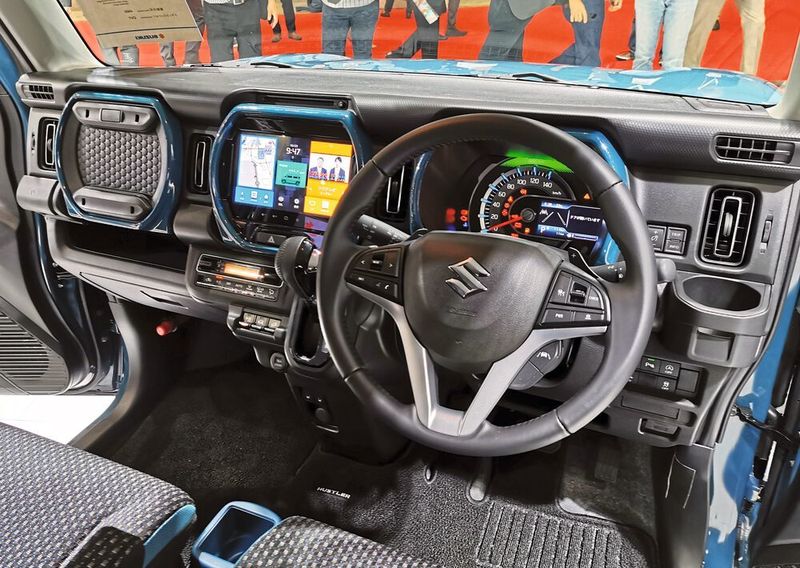Übersichtlich sieht anders aus: Das Cockpit im Suzuki Hustler Concept (SP-X/Peter Weißenberg)