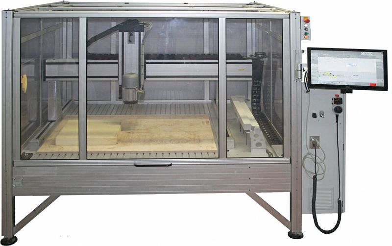 Bild 1: Diese kleine Vier-Achs-Maschine setzt in der X-Achse zwei parallele Servoachsen im sogenannten Gantrybetrieb ein. (Bild: Bretzel)