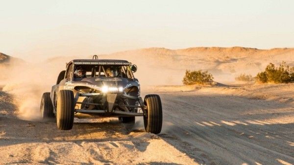 Der elektrisch angetriebene Offroad-Racer EV1 in Aktion (Bild: SRI)