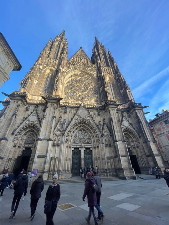 (Der Veitsdom auf der Prager Burg bildet einen Teil des Welterbes „Historisches Zentrum von Prag“.Bild: Sanha GmbH & Co. KG, Essen)