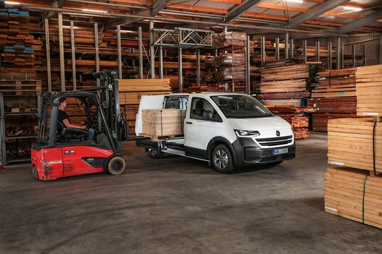 Für den kombinierten Personen- und Gütertransport: der Kastenwagen Plus von Volkswagen Nutzfahrzeuge.(Bild:  VWN)