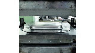 Bild 1: In einem von der Allianz Industrie Forschung (AiF) in Auftrag gegebenen Projekt wurde ein Papier-Blech-Verbund zur Nutzung eines dünnwandigen, hochfesten Karosseriebleches entwickelt und mithilfe von Tiefziehversuchen getestet. (Bild: PTS)