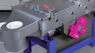 Die am Markt etablierte Vibrationssiebmaschine Jel Easy Vib
ist für die Schutzsiebung und Überkornabtrennung pulvriger und körniger
Schüttgüter konzipiert. (Bild: J. Engelsmann)