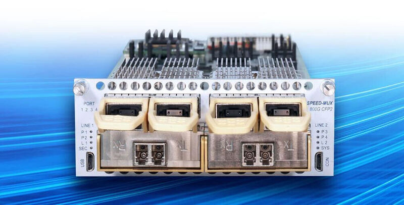 „Speed-MUX 800G“ ist nach Herstellerangaben die weltweit erste 800 Gbit/s Multiprotokoll-Multiplexer-Karte mit steckbaren CFP2-Modulen und AES 256 Layer 1 Verschlüsselung.