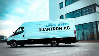 Das ist der neue hybride Plug-in-Kastenwagen Q-Light von Quantron. Sein Antrieb arbeite auf dem Leistungsniveau eines Verbrennungsmotors. In höchstens 5 Stunden ist er voll aufgeladen, heißt es. (Quantron)