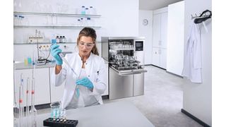 Der neue Laborspüler PLW 8636 aus der Baureihe Expert-Line von Miele bietet technische Neuerungen, die bislang deutlich größeren Geräten vorbehalten waren. (Bild: Miele)