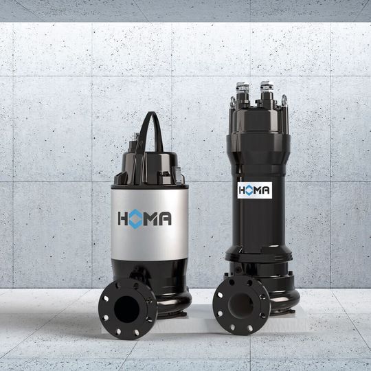 Problematische Feststoffe wie Hygienetücher, Plastiktüten, Textilien und Holz kommen immer häufiger im Abwasser vor. Abhilfe schafft nun die neue Chopperpumpen-Baureihe Alligator der HOMA Pumpenfabrik GmbH – im Bild in den Ausführungen mit EffTec-Motor (li.) und P-Motor.(Bild:  HOMA Pumpenfabrik GmbH)