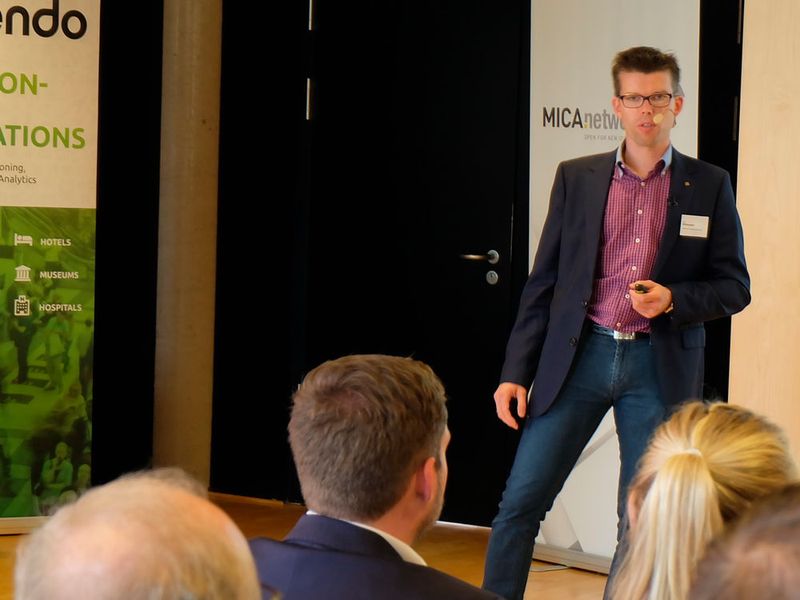 Vom intelligenten Spritzgusswerkzeug bis zur Temperaturmessung mittels RFID war das Thema von Olaf Wilmsmeier, HARTING.  (Bild: Schreier)