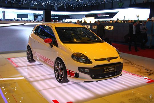 Auch das Modell Punto Evo stellt Abarth hier erstmals vor. Beide Modelle werden durch einen 1,4-Liter-Ottomotor mit Turboaufladung angetrieben. (Archiv: Vogel Business Media)