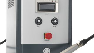 Die Plasmabrush-Technologie vereint die Vorteile von Niederdruck-Plasmaverfahren wie hohe Plasmaaktivität und geringe thermische Materialbelastung mit der einfachen Automatisierbarkeit von Atmosphärendruckplasmen. (Archiv: Vogel Business Media)