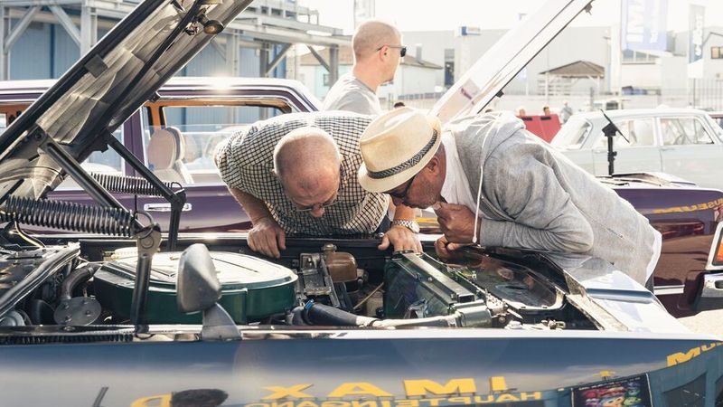Getreu dem gelebten Museumsmotto „Für Fans von Fans“ stehen beim Ostalgie Treffen der lockere, generationsübergreifende Austausch und die gemeinsame Begeisterung für die Klassiker im Mittelpunkt. (Bild: Technikmuseum)