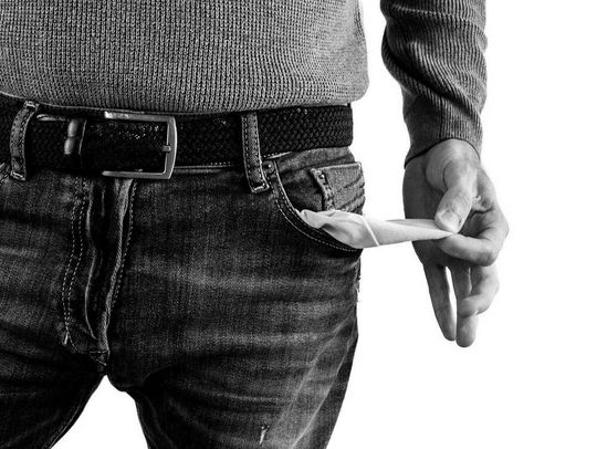 Reaktion auf maue Konjunktur! Die Taschen der Porsche-Belegschaft bleiben, was die jährliche Prämie angeht, diesmal leer. Die Sonderzahlung schrumpfte schon seit 2023 stetig ...(Bild:  Lellinghaus)