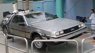 Der DeLorean aus "Zurück in die Zukunft" in den Universal Studios Florida (GNU Free Documentation License) (Archiv: Vogel Business Media)