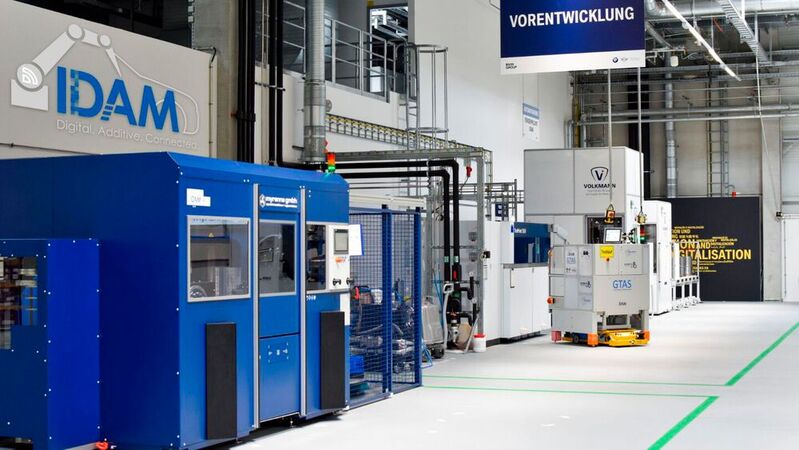 Ab sofort können am Standort München der BMW Group pro Jahr mindestens 50.000 Bauteile in der Gleichteilefertigung bzw. mehr als 10.000 Individual- und Ersatzteile mittels 3D-Druck via Laser Powder Bed Fusion Verfahren (LPBF) kosteneffizient gefertigt werden. 