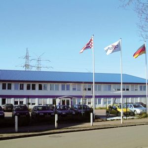 Geschäfte mit Containern in Containern, in mobilen Raumeinheiten, aus denen das Verwaltungsgebäude von CHS Container 
zusammengesetzt ist. Bild: CHS
