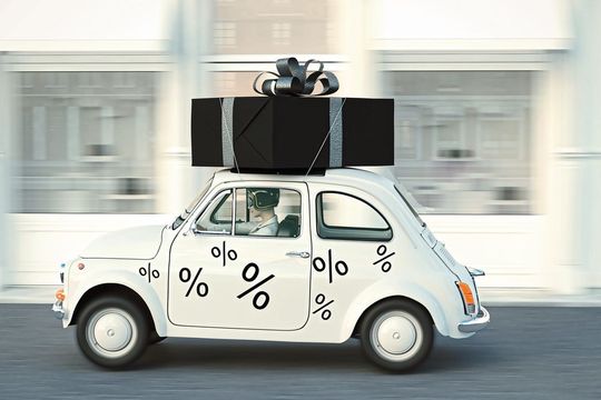 Schnell zum Schnäppchen: Auch immer mehr Autohändler fahren Marketingaktionen rund um den Black Friday. Die Planung ist allerdings kein Selbstläufer.(Bild:  © 2mmedia - stock.adobe.com)