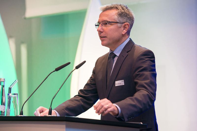 Der Landrat des Rhein-Neckar-Kreises Stefan Dallinger sprach über das Thema „Von eGovernment zu intelligenten Verwaltungsnetzen“ (Bild: Tobias Schwerdt)