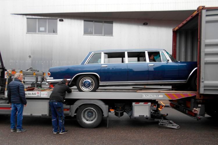 Wer es sich leisten konnte, kaufte einen 600er in Pullmann-Ausführung mit verlängertem Radstand und sechs Türen. Gerade einmal 429 Fahrzeuge dieses Typs hatte Daimler-Benz seinerzeit produziert. In kurzer Ausführung für Selbstfahrer gab es ihn natürlich auch.  (Kienle Automobiltechnik)
