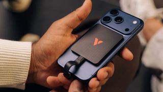 Die Ultra Slim SSD aus Verbatims Snapback-Serie ist fünf Millimeter dünn und wiegt nur 42 Gramm. (Bild: Anton Baranenko)