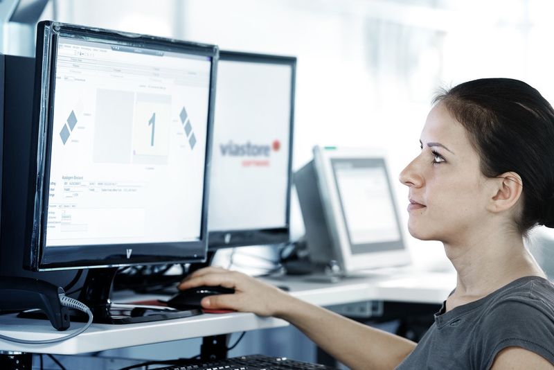 Die Lösungen von Viastore Software ermöglichen kürzere Durchlaufzeiten, höhere Effizienz und Prozesssicherheit, reduzierte Bestände und höchste Kommissionierqualität. (Bild: Viastore)