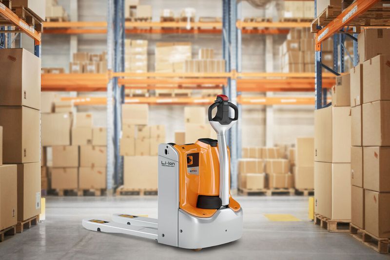 Der Mitgänger-Niederhubwagen EHX 16 ist insbesondere zur Mitnahme auf dem Lkw und für Last-Mile-Anwendungen gemünzt. (Bild: Gorodenkoff - stock.adobe.com)