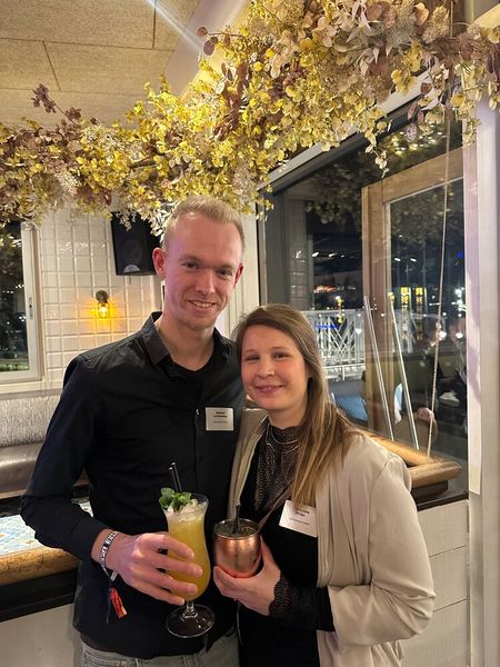 Raphael Lechtenberg mit Anna-Lena Picker (Office Partner), die zum 1. Mal auf der ISE ist. (Bild: Vogel IT-Medien GmbH)