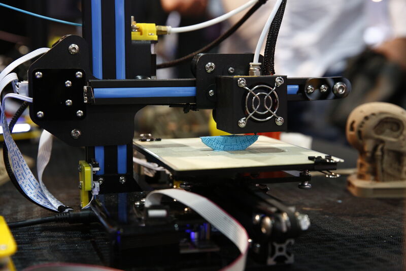 
Auch Hersteller von 3D-Druckern ließen sich die Gelegenheit nicht entgehen und zeigten günstige Maschinen. (Bild: CES)