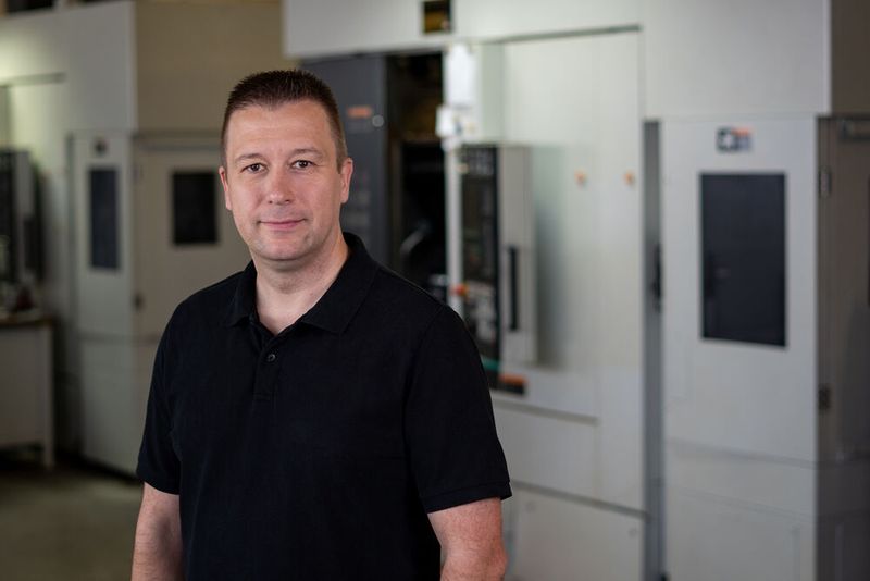 Vollblutzerspaner (CNC)-Sven Daniel ist die gesamte Messezeit auf dem Ceratizit-Stand anwesend. Er steht also interessierten Fachbesuchern für Gespräche zur Verfügung.   (Bild: Ceratizit)