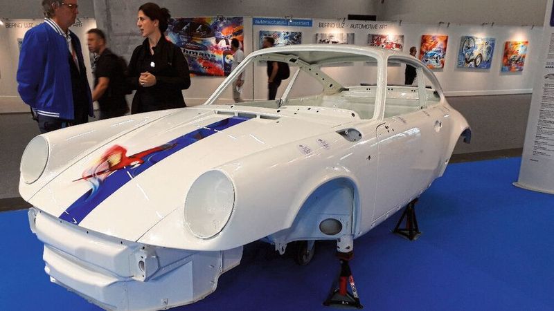 Wie man mit modernen Lackmaterialien alte Fahrzeuge nachlackieren kann, ohne dass der neue Lack zu sehr glänzt, darüber informierte Glasurit.  (Bild: Dominsky – »kfz-betrieb«)