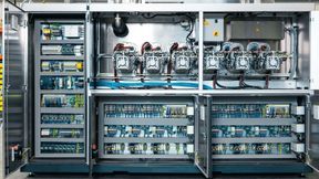 Der Schaltschrankbau zählt zur besonderen Expertise der Eckelmann Group.  (Bild: Dennis Mätzig / Eckelmann)