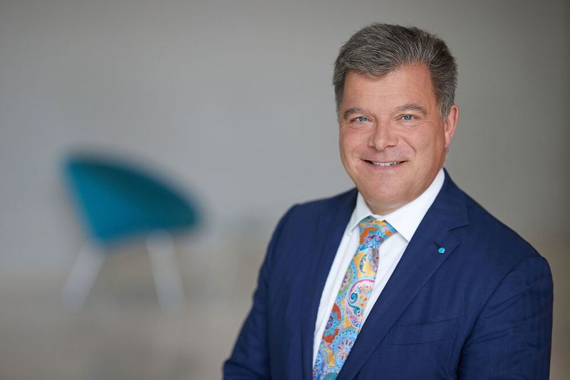 „Visionen und Ideen haben wir viele. Eher zu viele. Deshalb ist es notwendig, diese Kreativität in strategische Bahnen zu lenken. Und hierfür benötigen wir einen Visionsprozess“, sagt Christian O. Erbe, Geschäftsführer der Erbe Elektromedizin GmbH in Tübingen. Er gehört dem Advisory Board an, das den Visionsprozess begleitet.  (Erbe Elektromedizin GmbH)