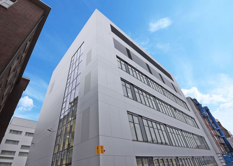 Im Forschungstechnikum (im Bild das Gebäude von außen) sollen neue Verfahren und Prozesse für die Verarbeitung und Herstellung von Feststoffen entwickelt. (Bild: BASF SE)