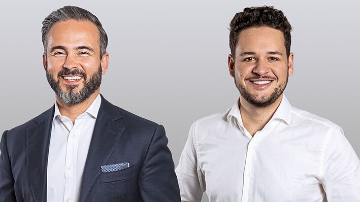 Robert Lasek (l.), Managing Director Auto1.com Germany, und Denis Belan, Director Remarketing Germany Auto1.com, haben im letzten Jahr mehr als eine halbe Million Gebrauchtwagen verkauft. (Bild:  Auto1.com)