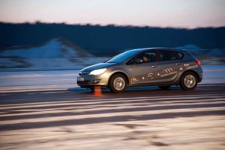 Hier können die Böttche-Kunden einmal ganz besondere Boliden um die Kurven driften lassen. (Foto: Böttche)