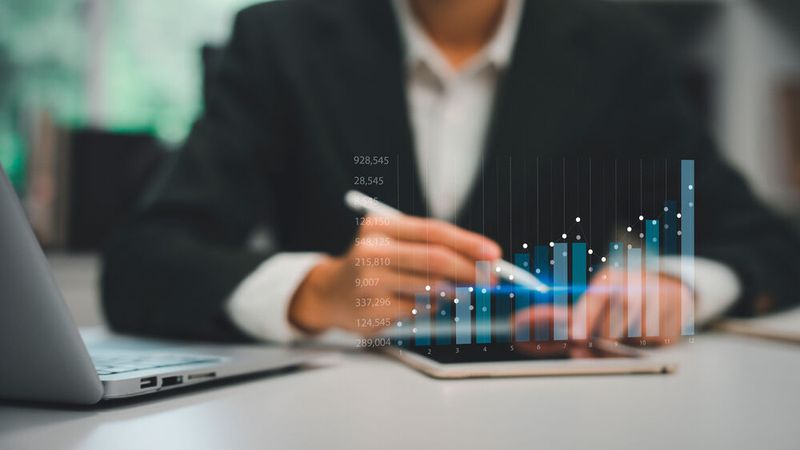 Erstmals steigen die Aufträge wieder. Von einer Trendwende ist die deutsche Industrie aber noch weit entfernt. (Bild:  NOTE OMG - stock.adobe.com)