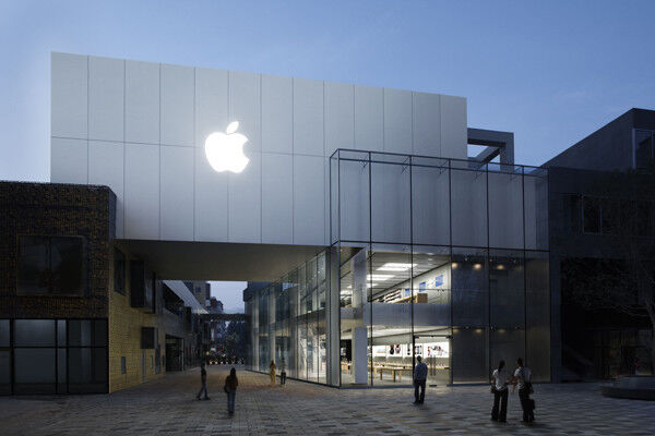 Wie ein Stern am Himmel: Der Apfel über Apple's Store in Peking. (Bildquelle: Apple)