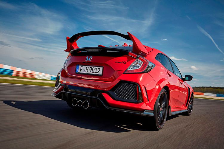 Der Type R trägt drei Auspuffrohre im Ferrari-F40-Look. Zu hören ist davon allerdings wenig. (Bild: Honda)