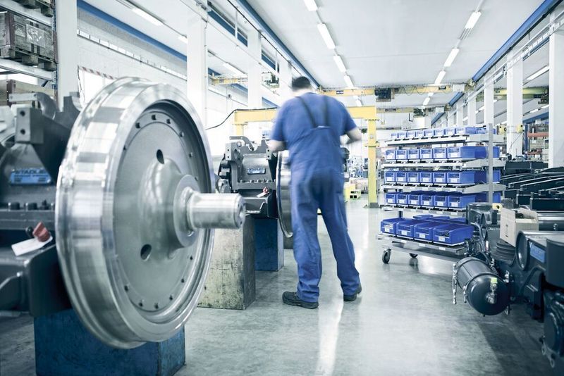 Smart Bin mobile in direct use on the production line. (Bossard)