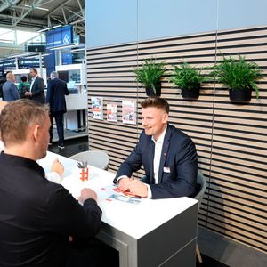 Datatec wird auf Formaten wie den Powertagen in Zürich (16. – 18.06.2026), dem NI Tech Forum in Zürich am 30.06.2026 und der ineltec (09. – 10.09.2026) zentrale Themen des Schweizer Markts adressieren – von politisch-regulatorischen Rahmenbedingungen über Entwicklungen in Wissenschaft und bei Schlüsseltechnologien bis hin zu Transformationsaspekten der Energiewende sowie bei modernen Prüf- und Messmethoden.(Bild:  datatec)