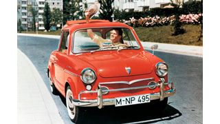 Auch NSU fing nach dem Krieg klein an: Der Prinz verfügte über einen 583 cm³ großen, quer im Heck eingebauten, luftgekühlten Parallel-Twin-Motor, der 20 PS (15 kW) leistete.  (Foto: Audi)