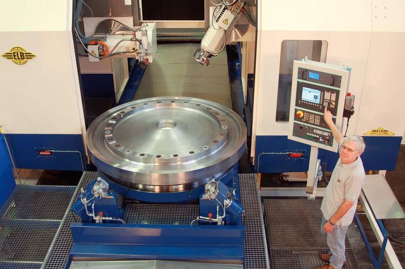 Bild 2: Bei dem Portalzentrum Planmaster koordiniert eine Sinumerik 840D alle 17 Achsen.Bild: Siemens (Archiv: Vogel Business Media)