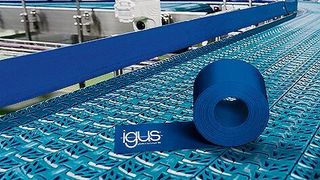 Die weiterentwickelten, hoch verschleiß- und abriebfesten Tribo-Tape-Folien von Igus sorgen etwa in der Getränkeindustrie für ein leichtes Gleiten. (Igus)
