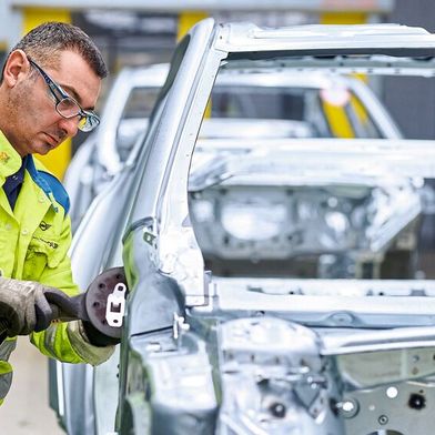 Die deutsche Automobilindustrie steht weiterhin bei Umsatz und Gewinn unter Druck. (Bild: Rainer Haeckl/BMW)