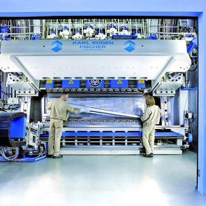 Flaggschiff der Thyssen-Krupp-Steel-Anwendungstechnik ist die T3-Profilbiegeanlage. Im Vergleich zu einer Transferpresse sind bei der T3-Technik alle typischen Arbeitsgänge in einer Anlage integriert – Transportwege entfallen damit. Bild: TKS