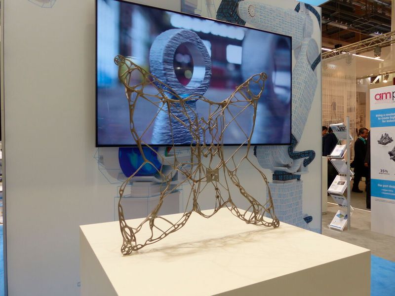 Auch am Stand von Altair ist diese großformatige, 3d-gedruckte Teil aus dem Bereich Luftfahrt zu sehen. (M. Zwettler, konstruktionspraxis)