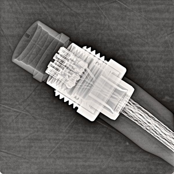 Die Kabelstecker von Fischer Connectors auf einer Röntgenaufnahme (Bild: Fischer Connectors)